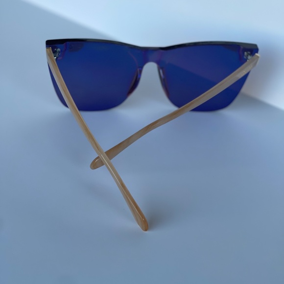 QUAY- COME THRU Sunglasses